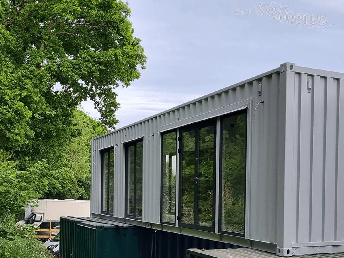 Large Z Design Container